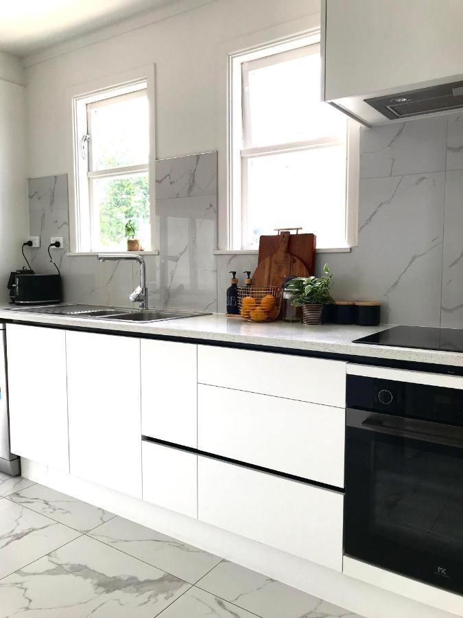 Bright & Comfy Stay In Newly Renovated Home With Parking Окленд Экстерьер фото