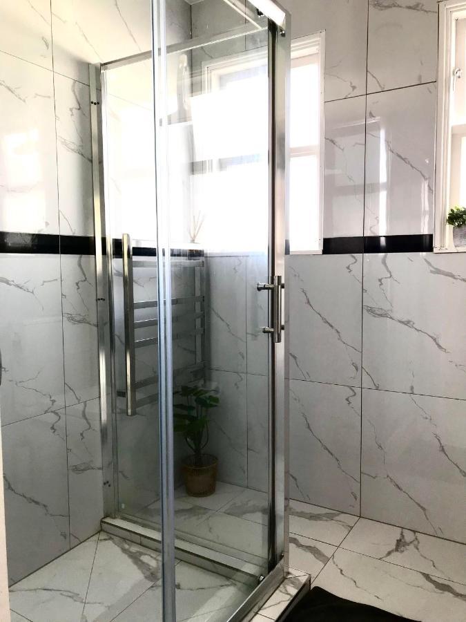 Bright & Comfy Stay In Newly Renovated Home With Parking Окленд Экстерьер фото